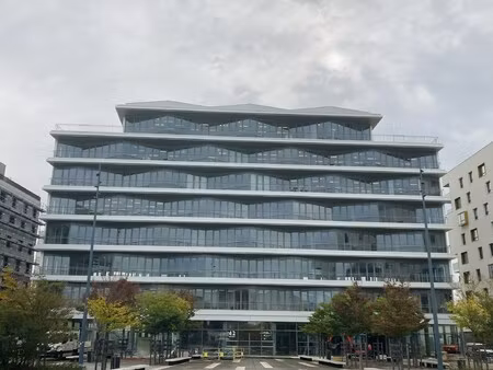 location local professionnel 2 365m²