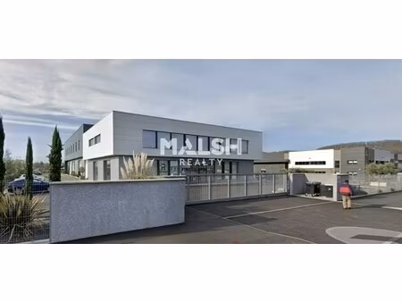 location local professionnel 95m²