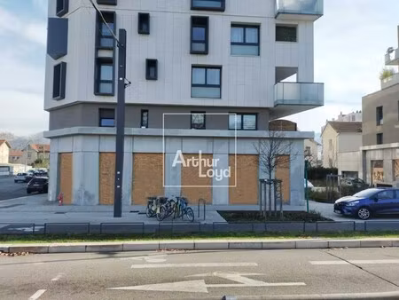 location local commercial 83m² grenoble 38100