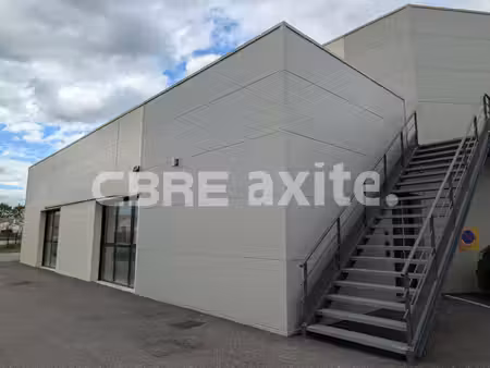 location local commercial 111m² alixan 26300