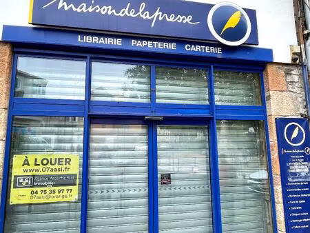 location local commercial aubenas 07200