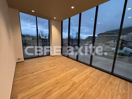 location local professionnel 117m² collonges sous saleve 74160