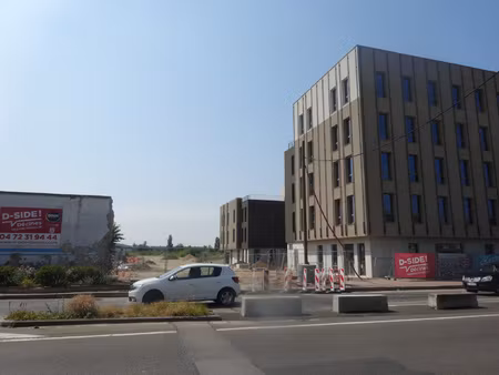 location local commercial 92m² decines charpieu 69150