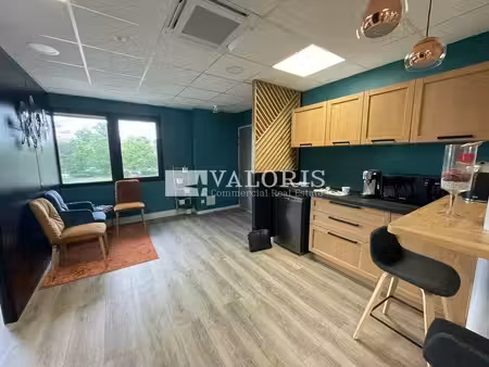 location local professionnel 112m² francheville 69340