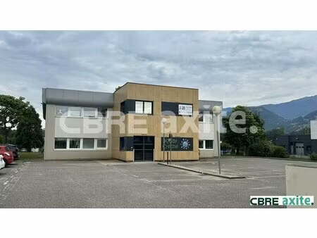 location local professionnel 101m² froges 38190