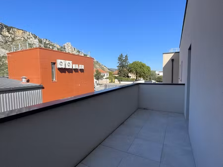 location local professionnel 136m² guilherand granges 07500