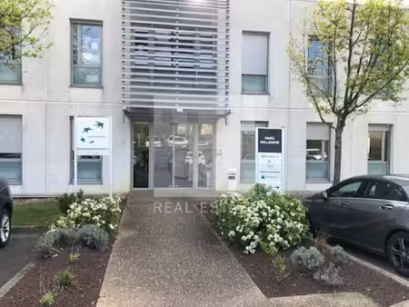 location local professionnel 536m² limas 69400
