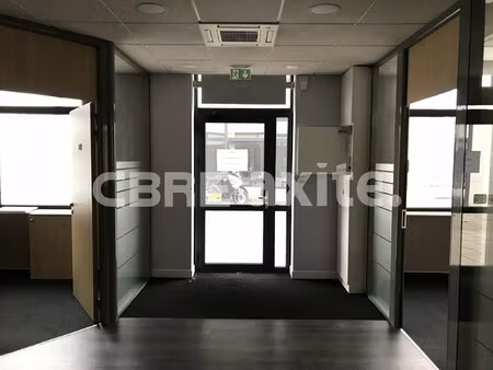 location local professionnel 221m² archamps 74160