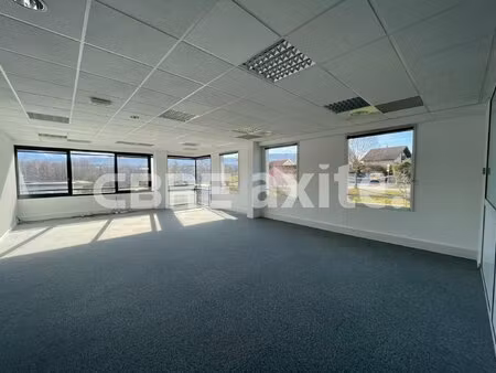 location local professionnel 120m² chavanod 74650