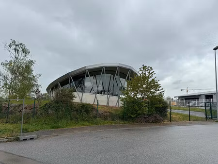 location local commercial