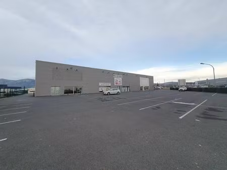 location local commercial 320m² mozac 63200