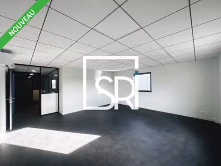 location local professionnel 249m² pont du chateau 63430