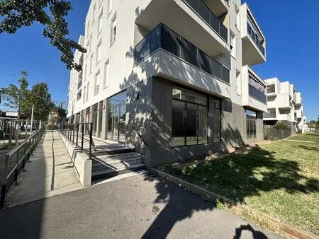 location local commercial 376m² givors 69700