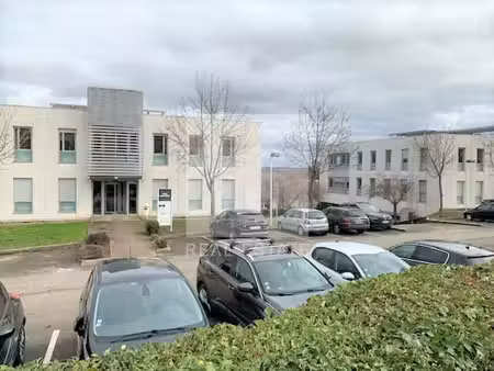 location local professionnel 568m² limas 69400