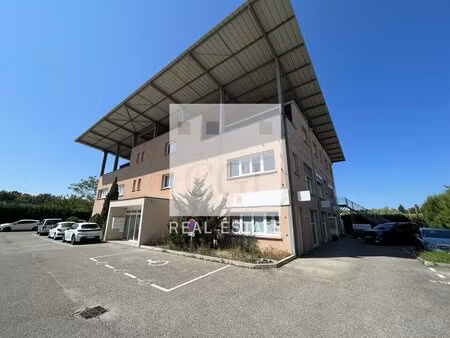 location local professionnel 459m² villefontaine 38090