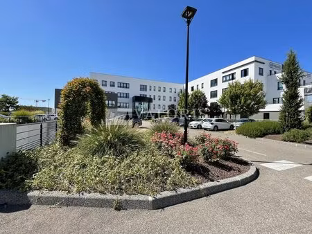 location local professionnel 2 875m² genas 69740