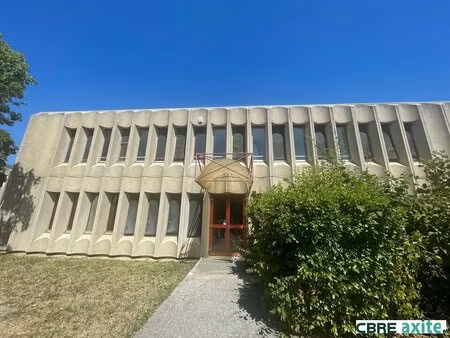 location local professionnel 744m² meylan 38240