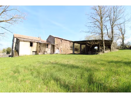 grande propriété de 235 m² à rénover – terrain de plus de 1 500 m²  avec dépendances