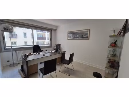 location local professionnel 74m² bayonne 64100