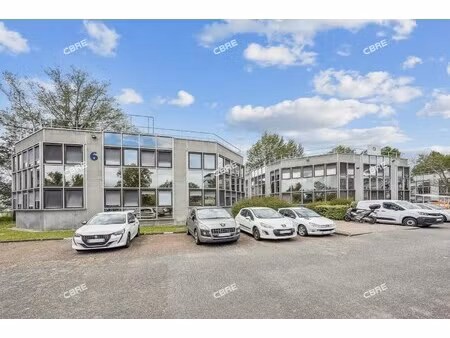 location local professionnel 95m²