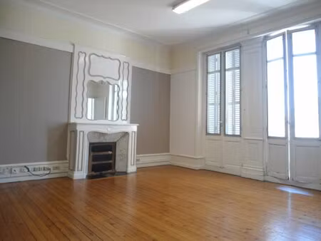 location local professionnel 81m² cognac 16100