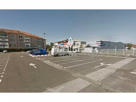 location local commercial 1 919m² dax 40100
