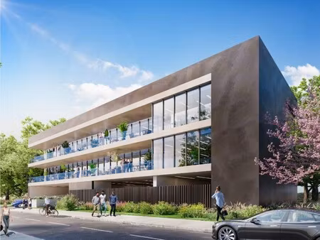 location local professionnel 2 310m²