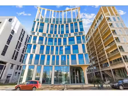location local professionnel 2 906m²
