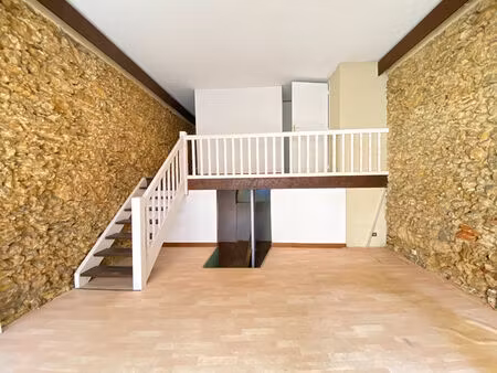 location local commercial