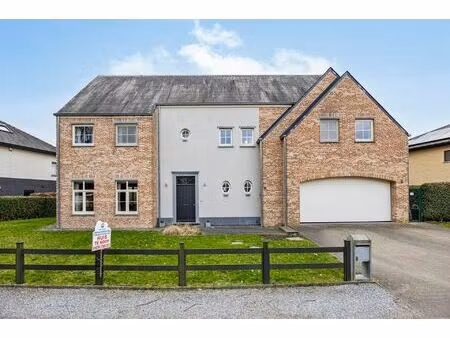 prachige villa in doodlopende wijk