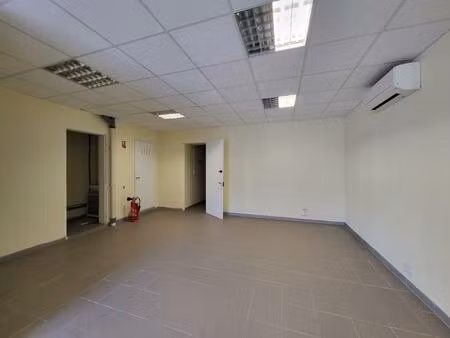 location local commercial 65m² bergerac 24100