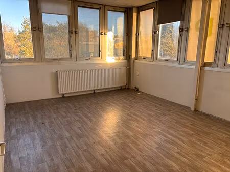 location local professionnel 150m²