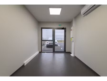 location local commercial 63m² st jean d illac 33127