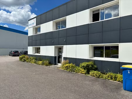 location local professionnel 100m²