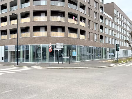location local commercial 855m² bordeaux 33300