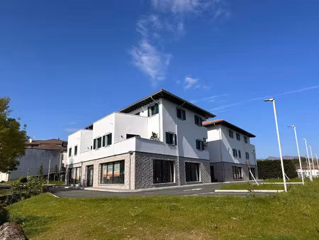 location local commercial 135m² uhart cize 64220