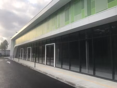 location local commercial 370m²