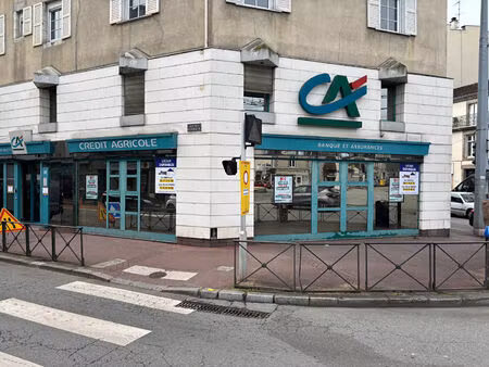 location local commercial