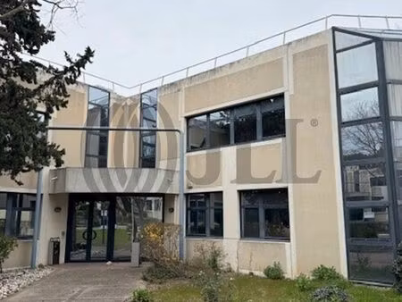 location local professionnel 1 032m² aix en provence 13100