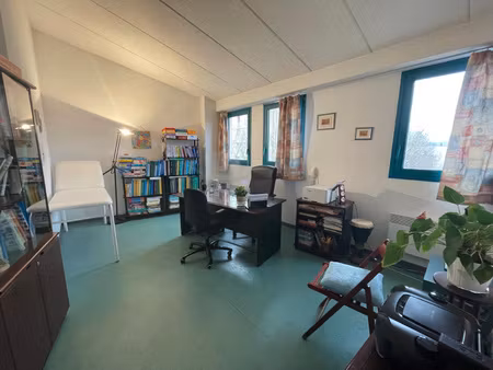 location local professionnel 27m² marignane 13700