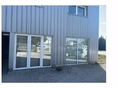 location local commercial 70m² carpentras 84200