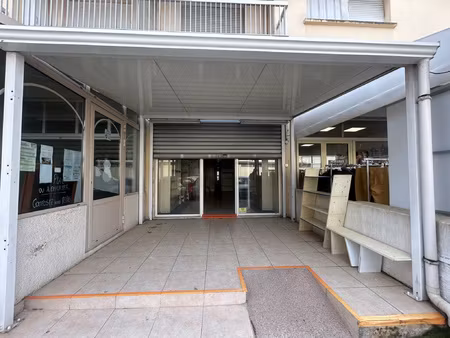 location local commercial 39m² st aygulf 83370