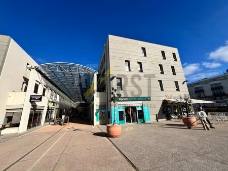 location local professionnel 103m² biot 06410