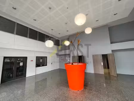 location local professionnel 126m² le broc 06510