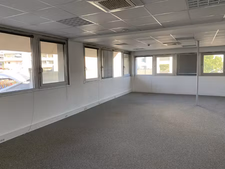 location local professionnel 257m² marseille 8ème