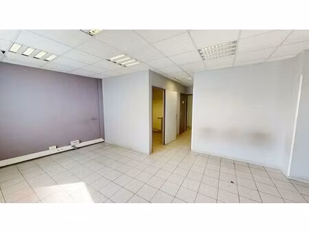 location local commercial 110m² st jeannet 06640