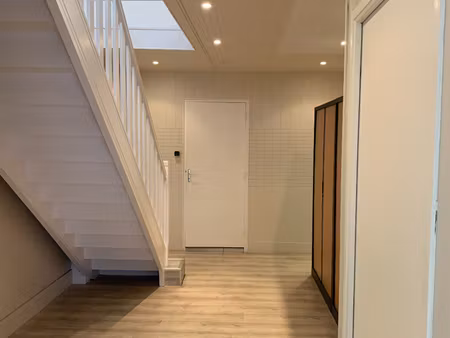 location local professionnel 278m²