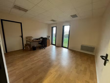 location local professionnel 122m²