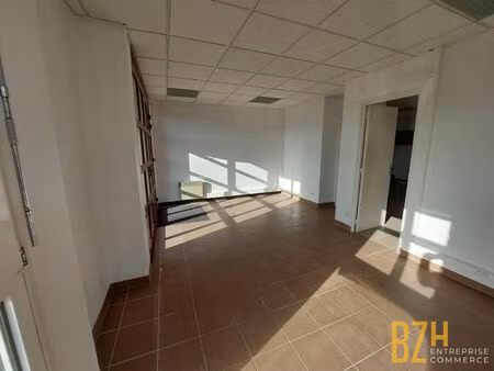 location local professionnel 163m²