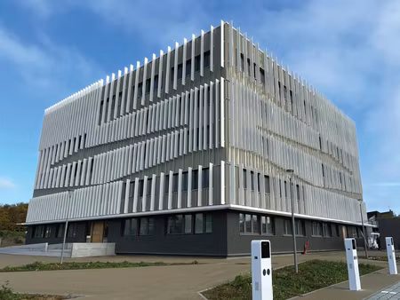 location local professionnel 184m²